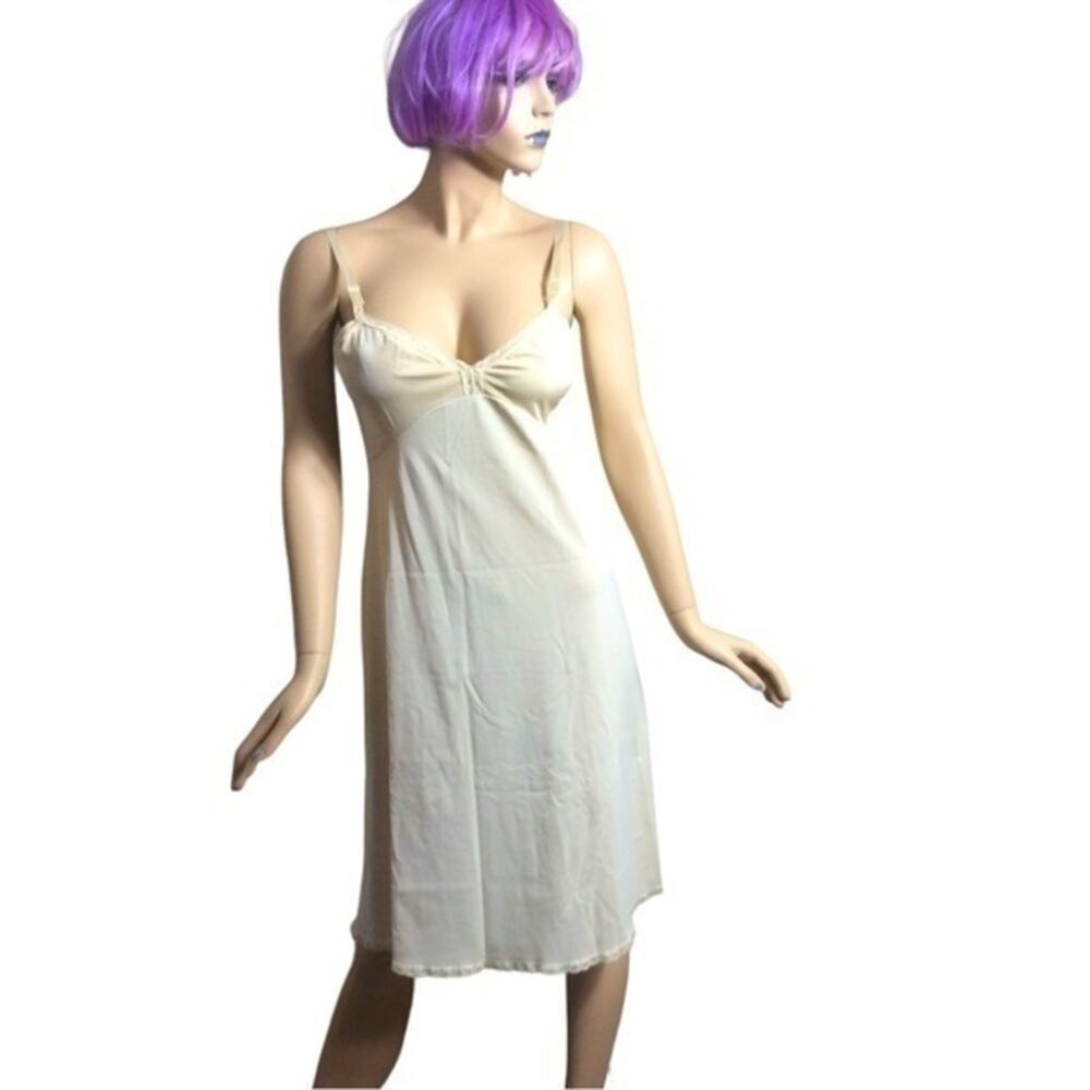 70s Vintage Shadowline slip. Cream. Size 36 Tall